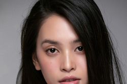 Nhan sắc 'điểm 10' của Hoa hậu Tiểu Vy khi làm nàng thơ