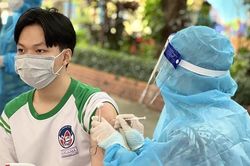 Tiêm vaccine COVID-19 cho trẻ: Băn khoăn, lo lắng, vui mừng…