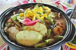 Lạ đời loại quả miền Tây vỏ cứng như đá, bổ ra đen sì nhưng nấu món nào cũng nggon mê ly