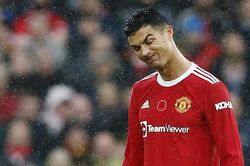 Tin MU 7/11: Ronaldo bị chỉ trích vì đạp De Bruyne, De Gea giận dữ khi thua Man City