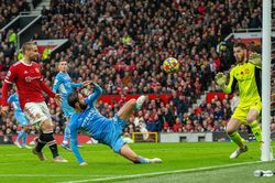 MU thua toàn diện Man City: Còn Solskjaer, còn đắng cay...