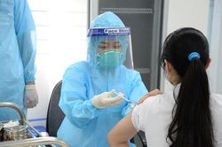 Trẻ bị bệnh mãn tính, dị ứng có được tiêm vaccine ngừa COVID-19?