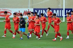 Tin ĐT Việt Nam vs Nhật Bản 8/11: Tuyển Nhật Bản khí thế đến Hà Nội, Việt Nam tập trung tối đa