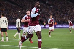West Ham 3-2 Liverpool: Người cũ Chelsea cản bước Liverpool