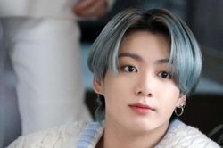 Cover sương sương, 'Falling' của Jungkook BTS phá luôn kỷ lục