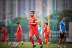 Cầu thủ Hồ Thanh Minh được Chủ tịch tỉnh Thừa Thiên Huế khen thưởng