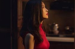Ngày vợ chồng tôi ra tòa ly hôn, em chồng bế con đứng đợi trước cổng với bó hoa chúc mừng tôi