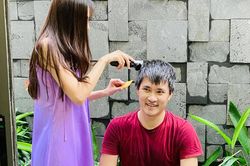 Netizen soi ra điểm chung trong hai bài đăng của vợ chồng Thủy Tiên - Công Vinh hậu 'mưa sao kê'