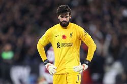 Kết quả Ngoại Hạng Anh: Thủ môn phản lưới, Liverpool thua trận đầu tiên