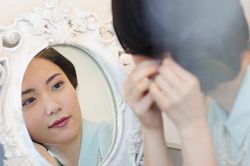 Chồng đòi ly hôn đột ngột, song câu nói bình thản nhẹ tênh của vợ khiến anh ta phải tê tái tận đáy lòng
