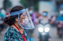 Lãnh đạo TP.HCM yêu cầu hoàn tất chi trả tiền hỗ trợ giữa tháng 11