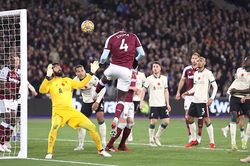 Liverpool thua trận đầu tiên: Bước lùi đáng lo cho Liverpool