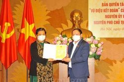 Chứng nhận bản quyền tác phẩm 'Vũ điệu kết đoàn' của đồng chí Tòng Thị Phóng