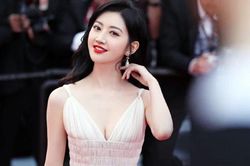 Bí quyết tạo ra vẻ đẹp trong veo của 'mỹ nhân đẹp nhất Bắc Kinh' Cảnh Điềm ở tuổi 33
