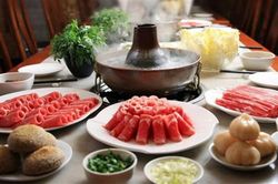 Mắt mờ đi trông thấy, người phụ nữ đi khám thì 'tá hỏa' phát hiện họa đến từ việc ăn lẩu