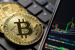 Giá Bitcoin vượt 67.000 USD, lập đỉnh lịch sử mới