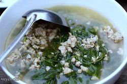 Lạ kì loài cây tên gọi mĩ miều, đến bò cũng không buồn gặm lại là món ăn nhiều người mê đắm, tận dụng được từ lá đến hoa