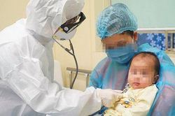 Cần biết: Trẻ mắc COVID-19 có triệu chứng sốt, ho, khó thở...