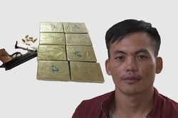 Bắt đối tượng vận chuyển 8 bánh heroin có vũ khí nóng