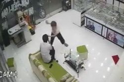Clip: Anh chồng 'cứng' nhất năm