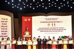 Hà Nội tuyên dương các điển hình tiên tiến, nhà giáo tiêu biểu năm 2021