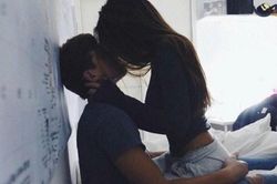 Cứ 2 ngày lại đổi bạn tình một lần, nữ sinh viên phải cầu cứu bác sĩ, lý do nghe mà xót xa