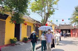 Hội An mở lại không gian cho người đi bộ và phố đêm