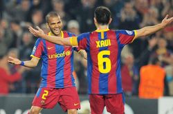 Barca bất ngờ mời về lão tướng 39 tuổi Dani Alves
