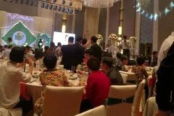 Nhận tiền mừng cưới của đồng nghiệp, chú rể bị công ty sa thải