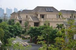 Cảnh khó tin bên trong 'biệt thự ma', 10 năm chỉ có nhân viên canh gác