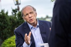 'Ông trùm' đầu cơ Ray Dalio: Lạm phát đang cao, nhà đầu tư không nên giữ tiền mặt