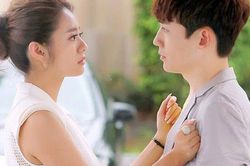 Đến dự sinh nhật của bạn thân, tôi không ngờ lại trở thành trò cười trong mắt mọi người chỉ vì món quà 'độc nhất vô nhị' của mình