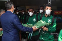 ĐT Saudi Arabia đặt chân tới Hà Nội, sẵn sàng làm khách của ĐT Việt Nam