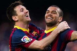 Dani Alves chính thức trở lại Barca, Messi xốn xang