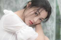 Phụ nữ có nhan sắc là điều tốt nhưng phải sống biết điều mới được vạn người mê