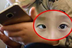Trẻ xem nhiều điện thoại có 4 tác hại không ngờ, cha mẹ tuyệt đối đừng chủ quan