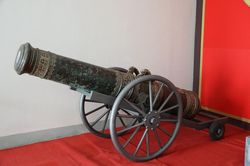 Chiêm ngưỡng bộ súng thần công 'Bảo quốc an dân Đại tướng quân'