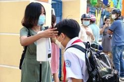 Nhiều địa phương cho học sinh đến trường trở lại