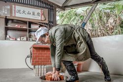 Đặc sản đậu phụ từ nước bùn núi lửa của Đài Loan