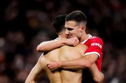MU 'chi viện' sao trẻ cứu Mourinho