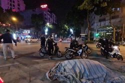 Nhóm 'quái xế' đánh võng, lạng lách trong đêm bị chặn bắt