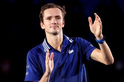 Medvedev, Zverev thắng trận ra quân ATP Finals