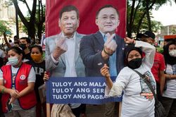 Ông Duterte bất ngờ tranh cử ghế thượng nghị sĩ