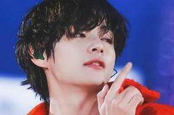 V BTS lộ ảnh không mặc áo nóng gấp bội lần bình thường