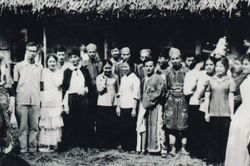 Viên đạn nhỏ 'khỏi nòng chỉ biết có xung phong'