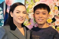 Có thật Hồ Văn Cường đã bị ê kíp của Phi Nhung không cho tham dự lễ cúng mẹ nuôi?