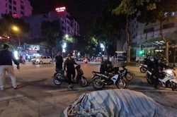 Chặn bắt nhóm 'quái xế' náo loạn phố cổ, Hà Nội