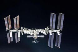 Trạm vũ trụ ISS có nguy cơ va chạm với mảnh vỡ không gian
