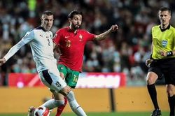 Bernardo Silva xin lỗi vì trận đấu 'vứt đi' của Bồ Đào Nha