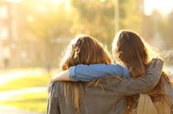 Nghề lạ: Kiếm chục triệu đồng/ngày nhờ... dỗ dành người khác